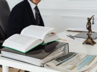 Адвокати та захисники — ілюстрація