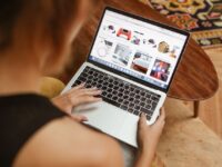 Фото: Polina Tankilevitch, Pexels Компьютеры и ноутбуки — иллюстрация