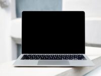 Фото: Hanna Pad, Pexels Компьютеры и ноутбуки — иллюстрация