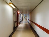 Фото: W.carter, CC0 (Wikimedia Commons) Больницы — иллюстрация