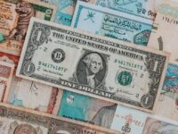 Обменники валют — иллюстрация